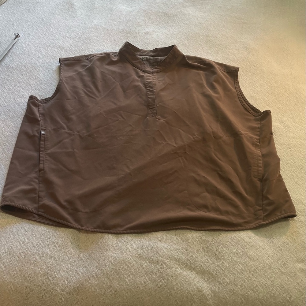 Figs  Brown Sleeveless Healthcare‎ Scrubs Top
Size 4 XL